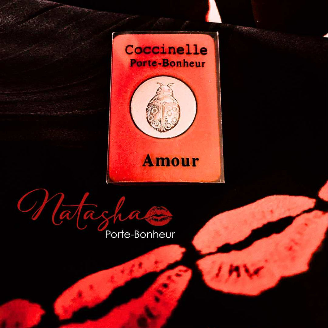 Natasha: Médaille porte-bonheur AMOUR
